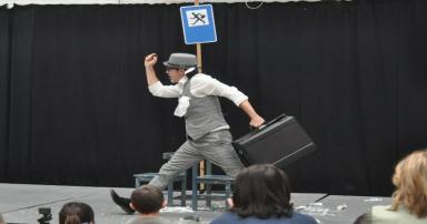 Bus Stop: magia y clown para familias en Barcelona