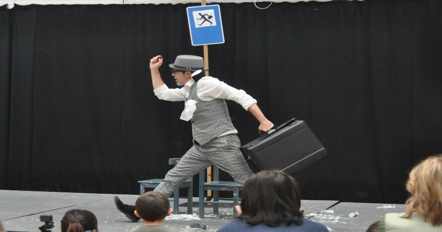 Bus Stop: magia y clown para familias en Barcelona