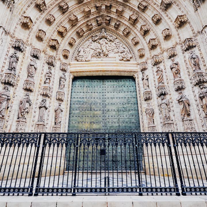 Descubre la Sevilla Encantada con un tour nocturno guiado