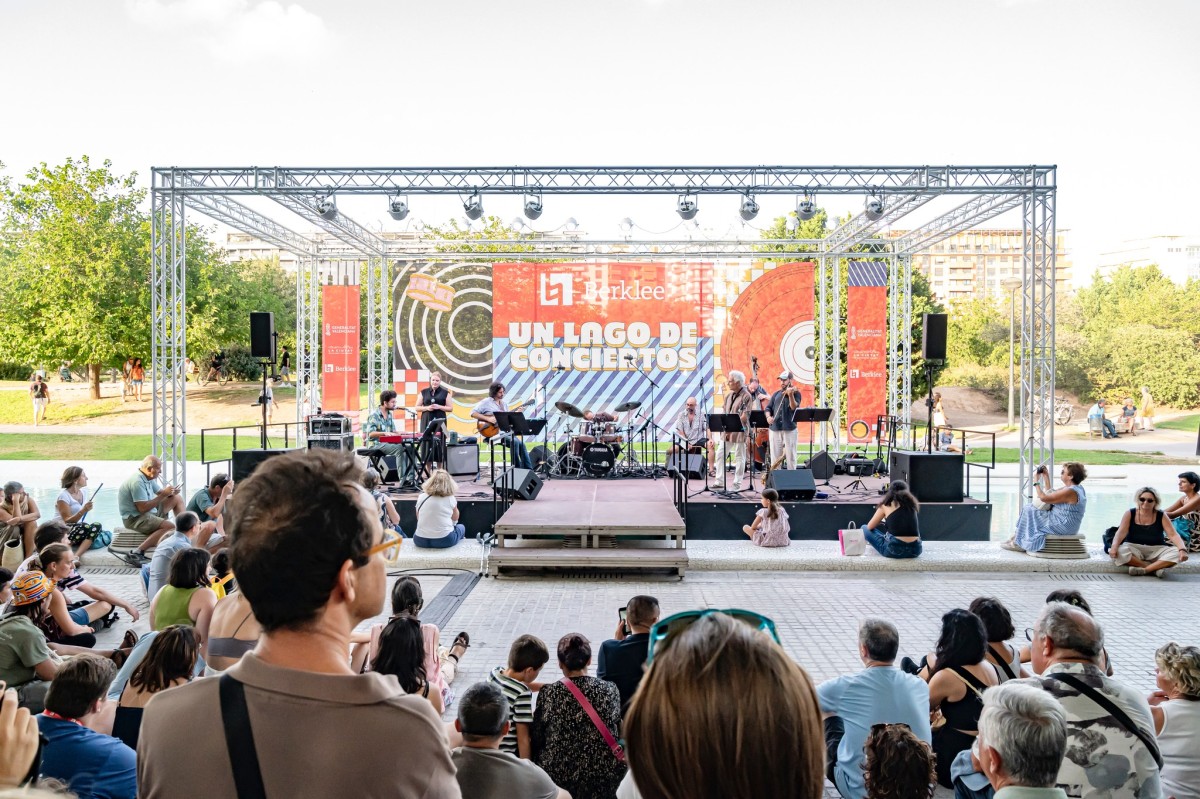 Un lago de conciertos: música al aire libre en la Ciutat de les Arts i les Ciències