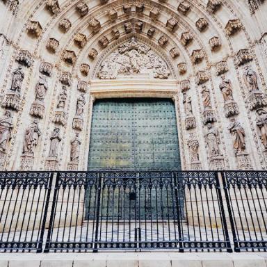 Descubre la Sevilla Encantada con un tour nocturno guiado