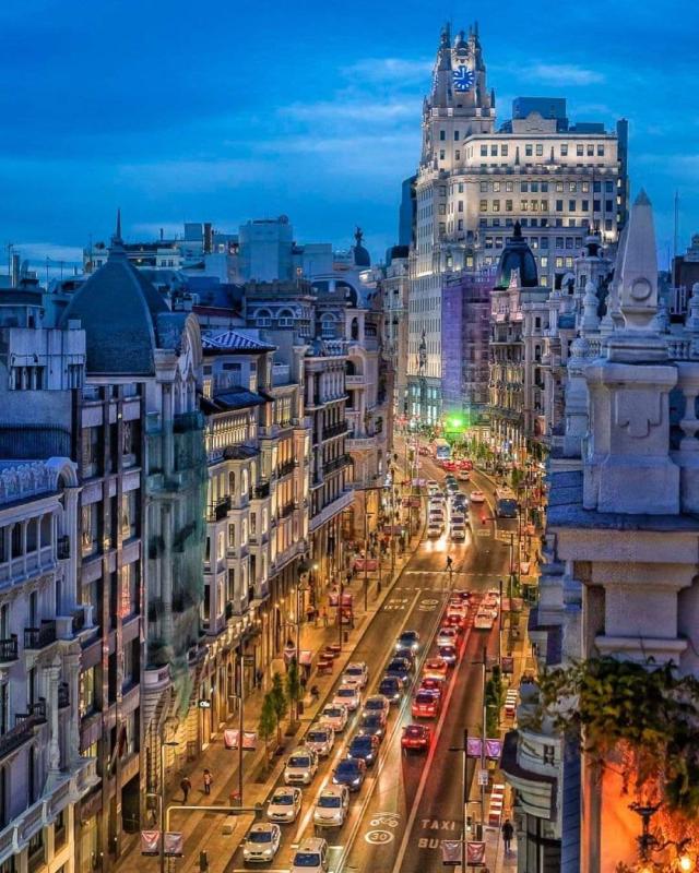 Foto de Gran Vía por Julio FERNANDEZ CASANOVA